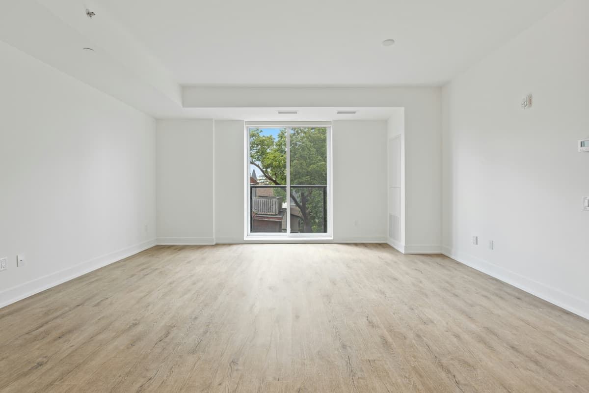 Room before AI renovation visualization